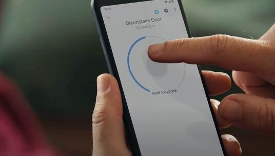Google促销显示可从家庭应用解锁的巢锁